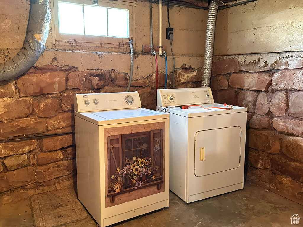 Washroom with washing machine and clothes dryer