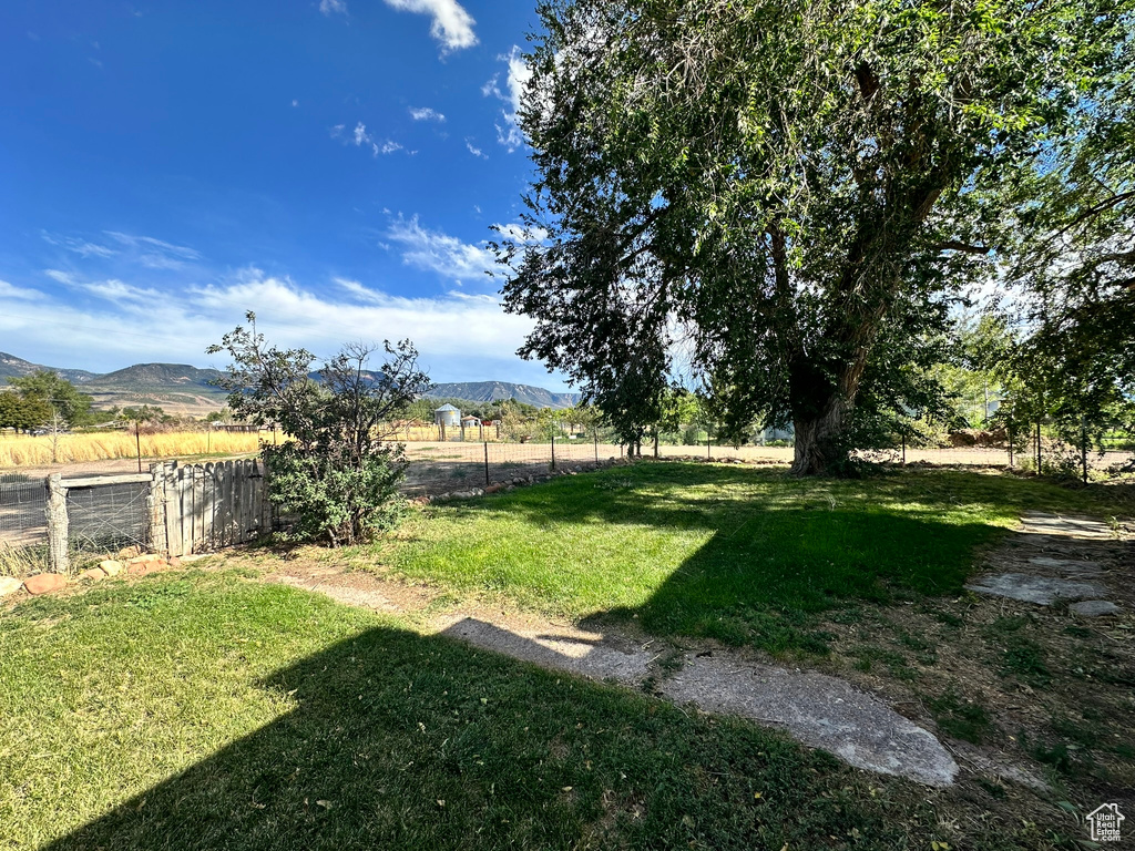 View of yard featuring a mountain view