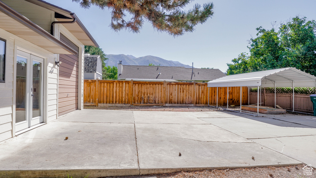 View of patio / terrace with a carport and a mountain view