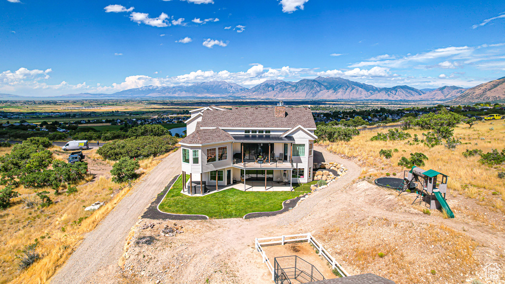 Aerial view with a mountain view