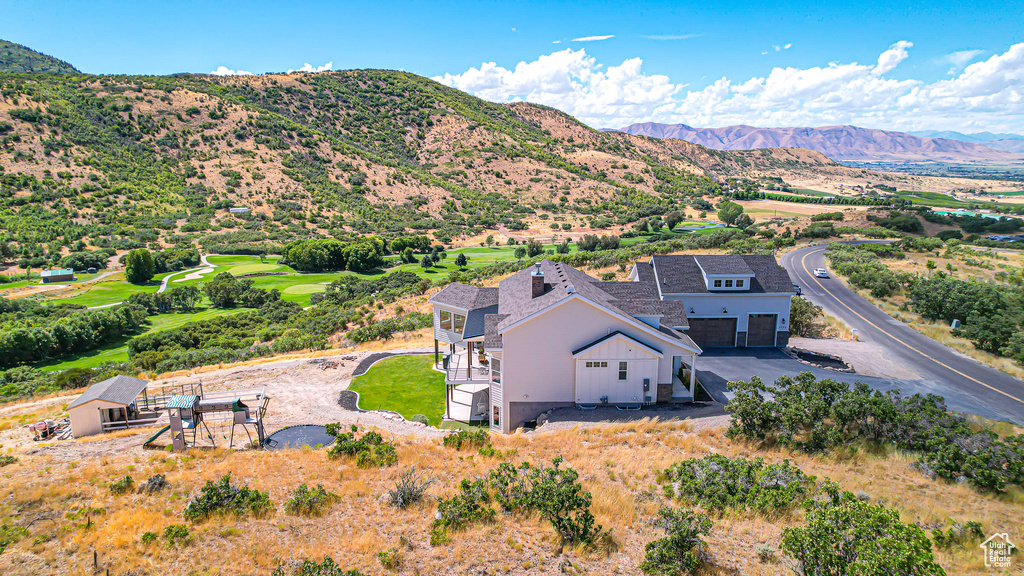 Aerial view with a mountain view