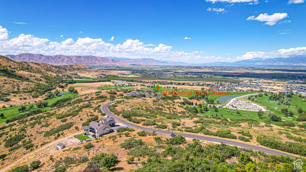 Aerial view with a mountain view