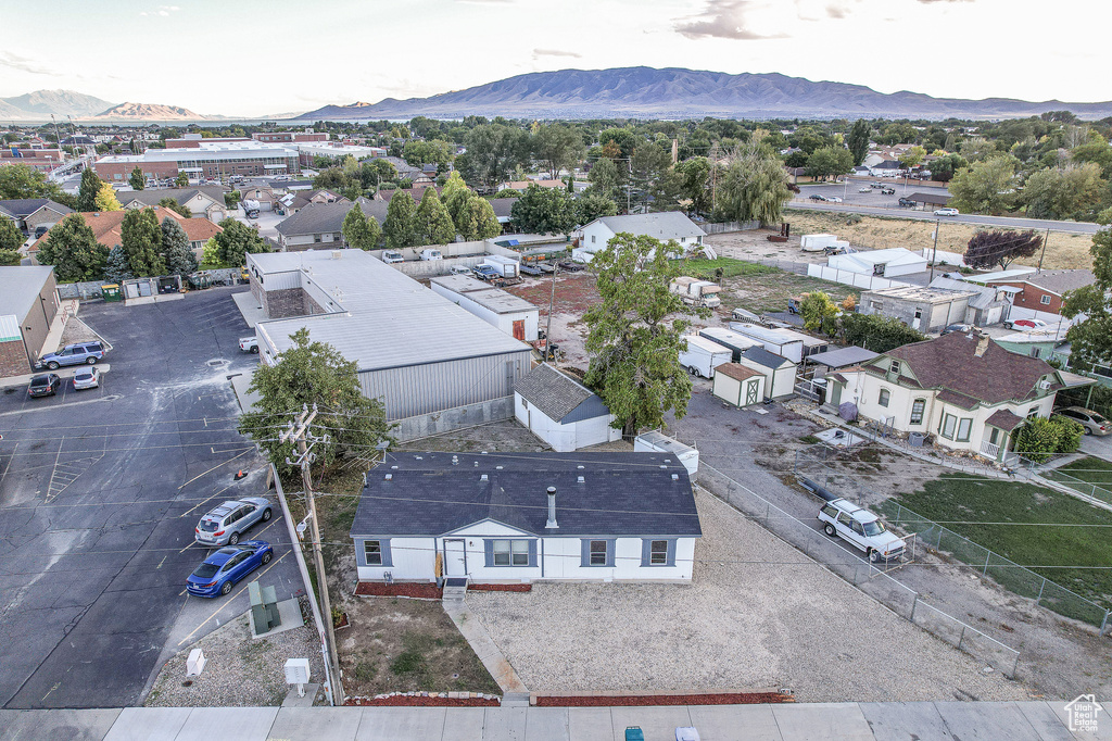 Aerial view with a mountain view