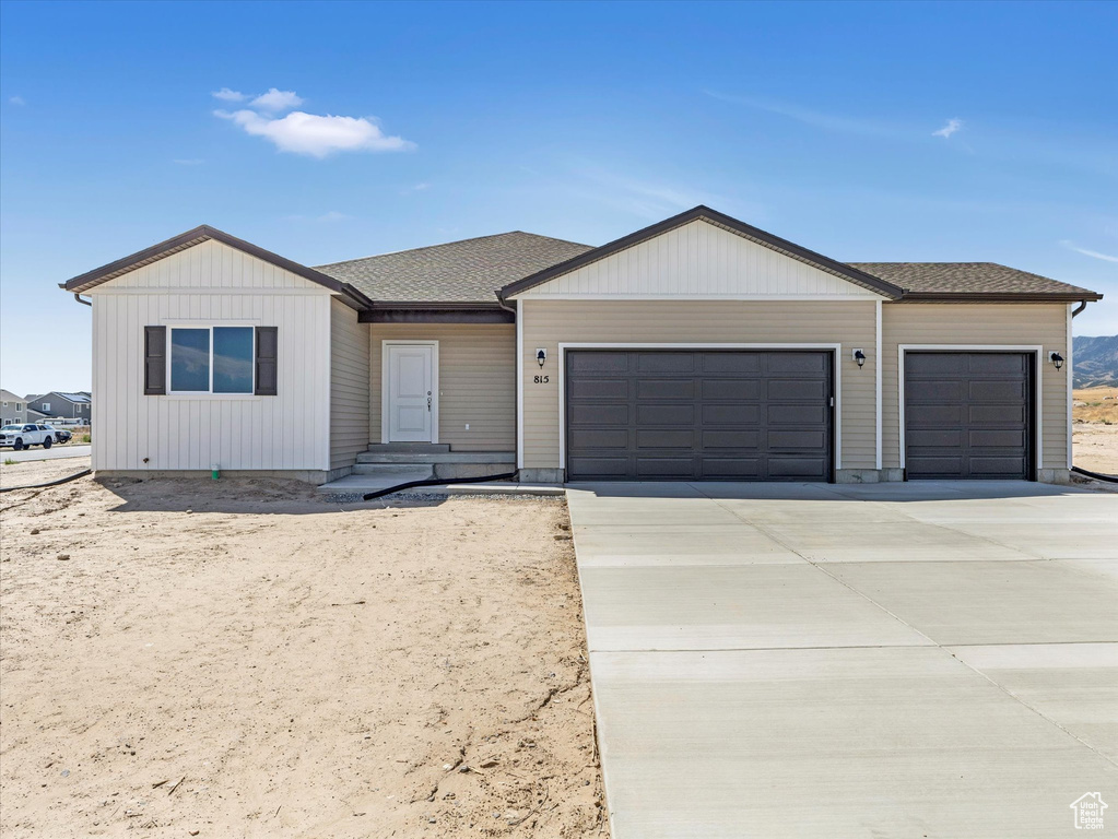 Ranch-style house featuring a garage