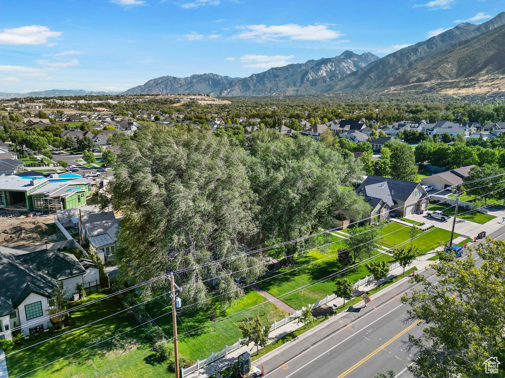 Bird's eye view with a mountain view