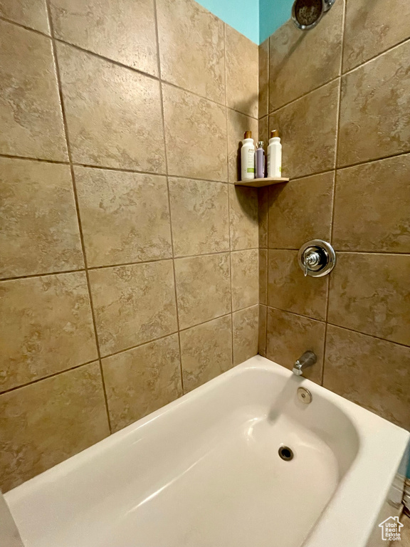 Bathroom featuring tiled shower / bath