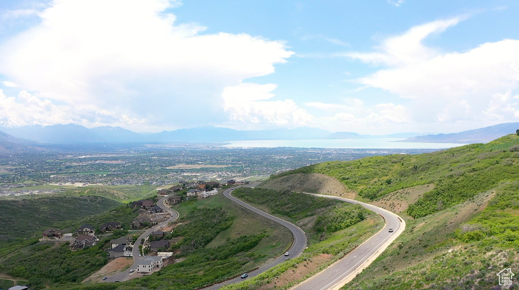 Aerial view with a mountain view