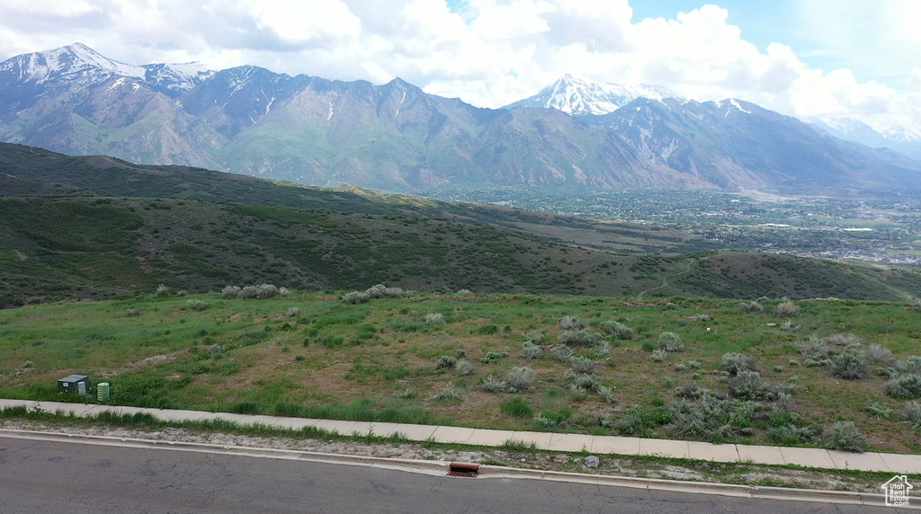 View of mountain feature