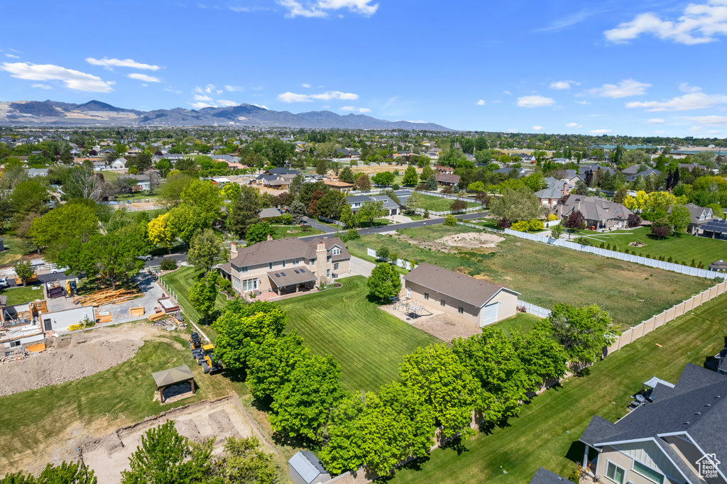 Birds eye view of property featuring a mountain view