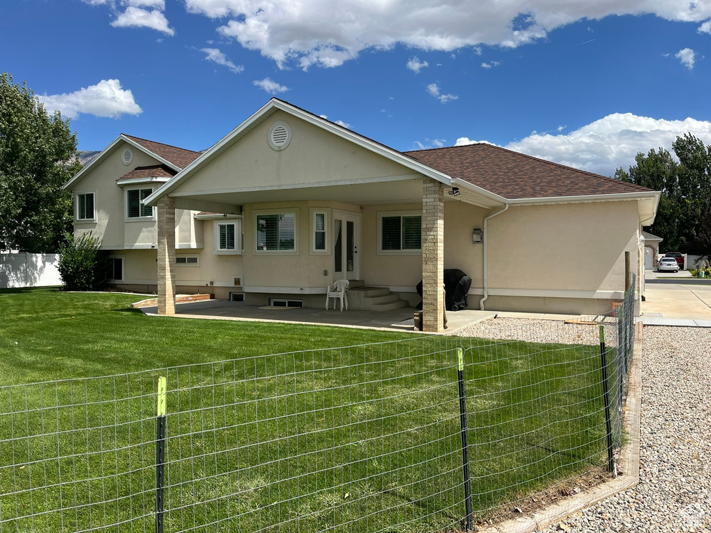 View of front of home featuring a front yard