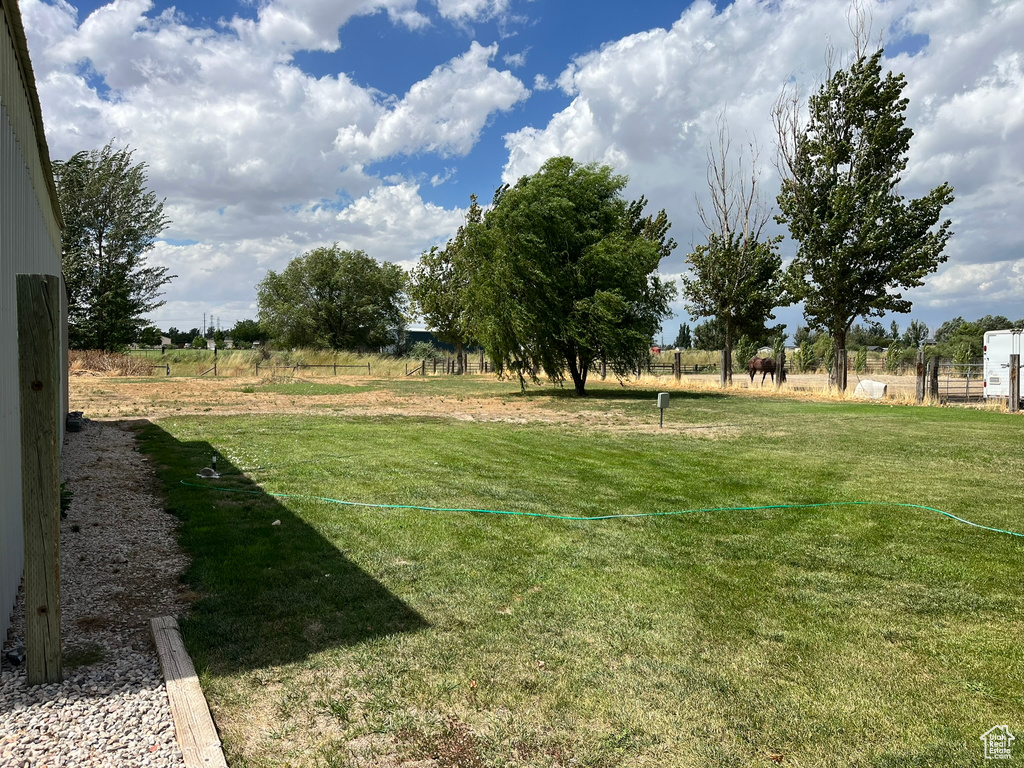 View of yard featuring a rural view