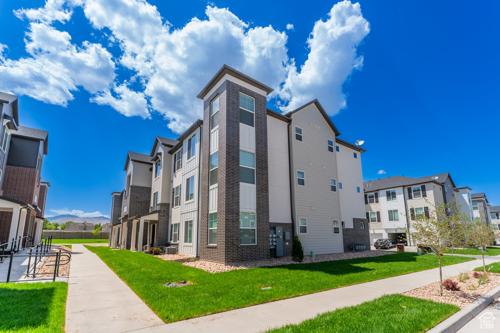 4715 W DEARING LN #LL301 Riverton, UT 84096