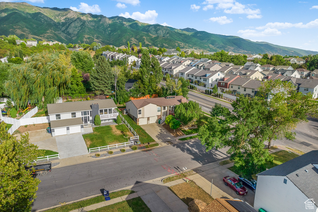 Aerial view with a mountain view