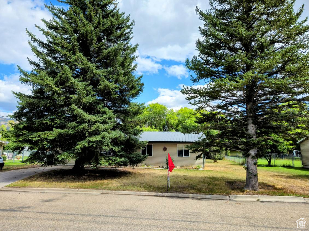 View of front of property featuring a front lawn