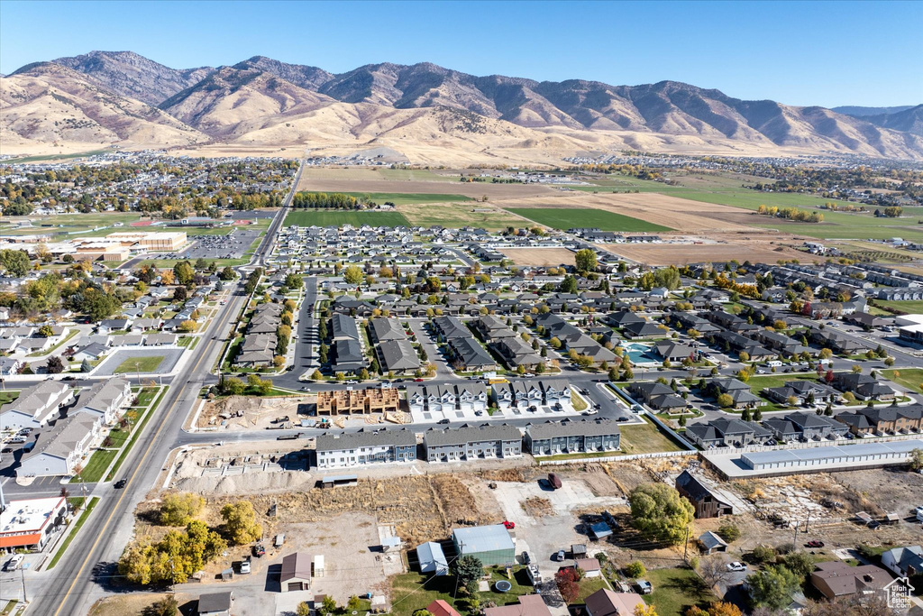 Aerial view with a mountain view