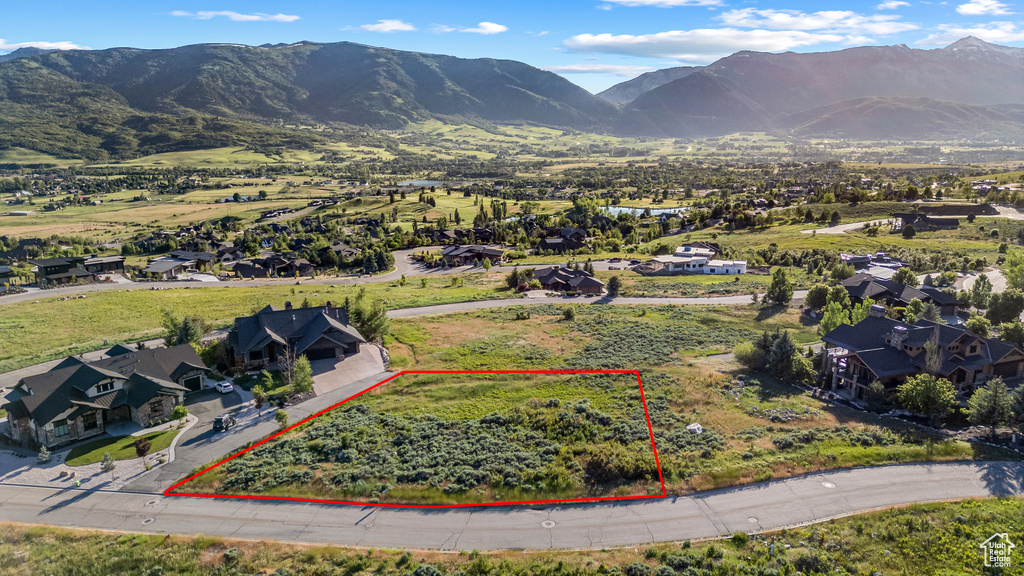 Aerial view with a mountain view