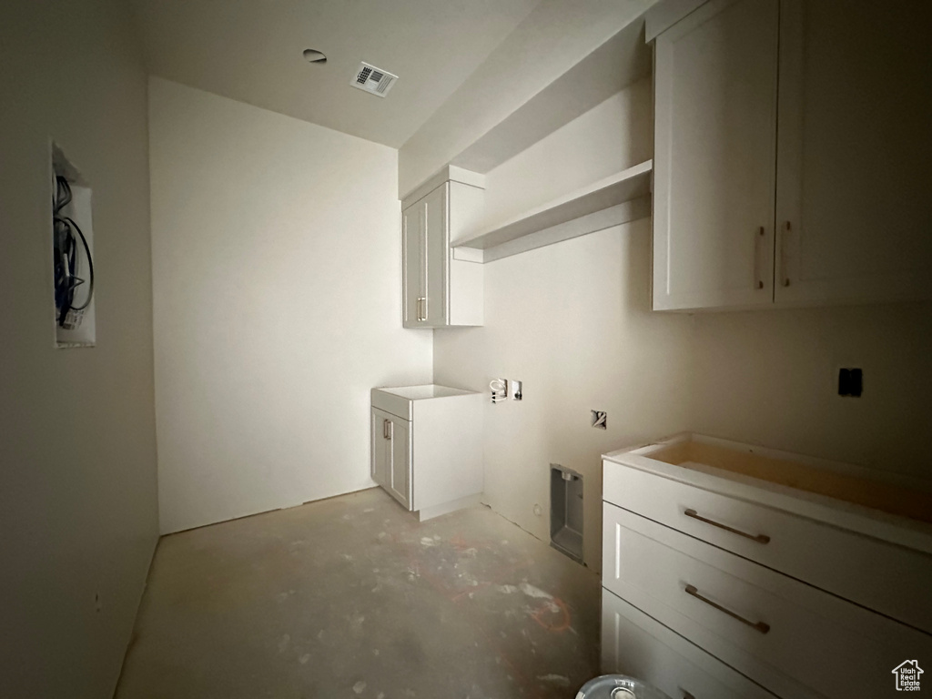 Clothes washing area with cabinets