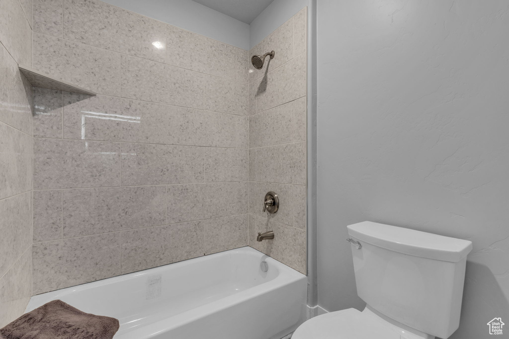 Bathroom featuring toilet and tiled shower / bath