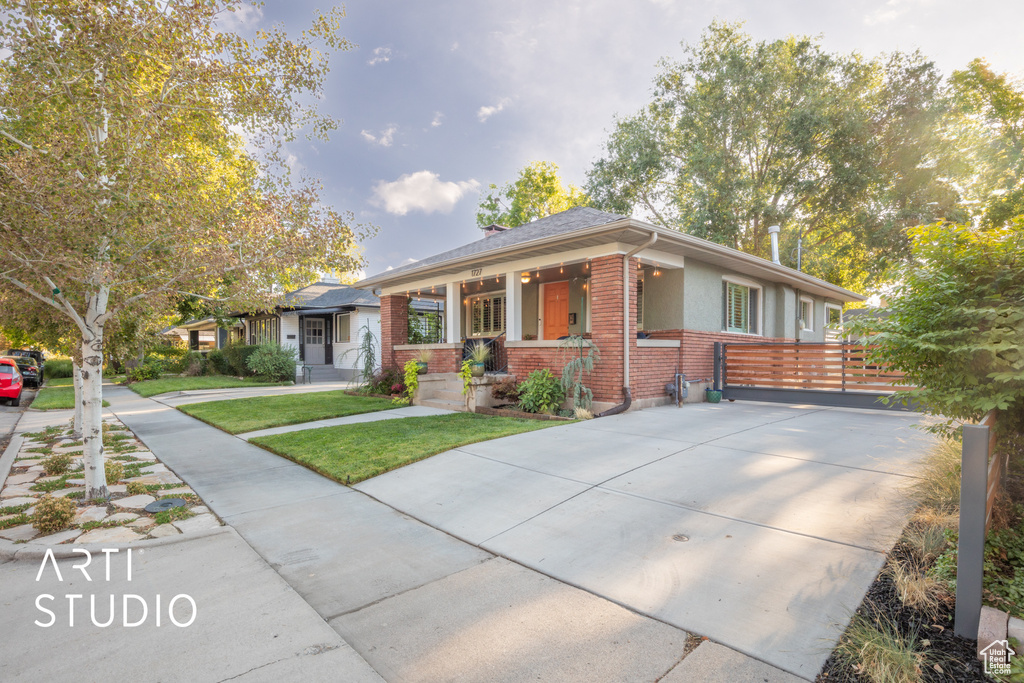 View of front of house with a front yard