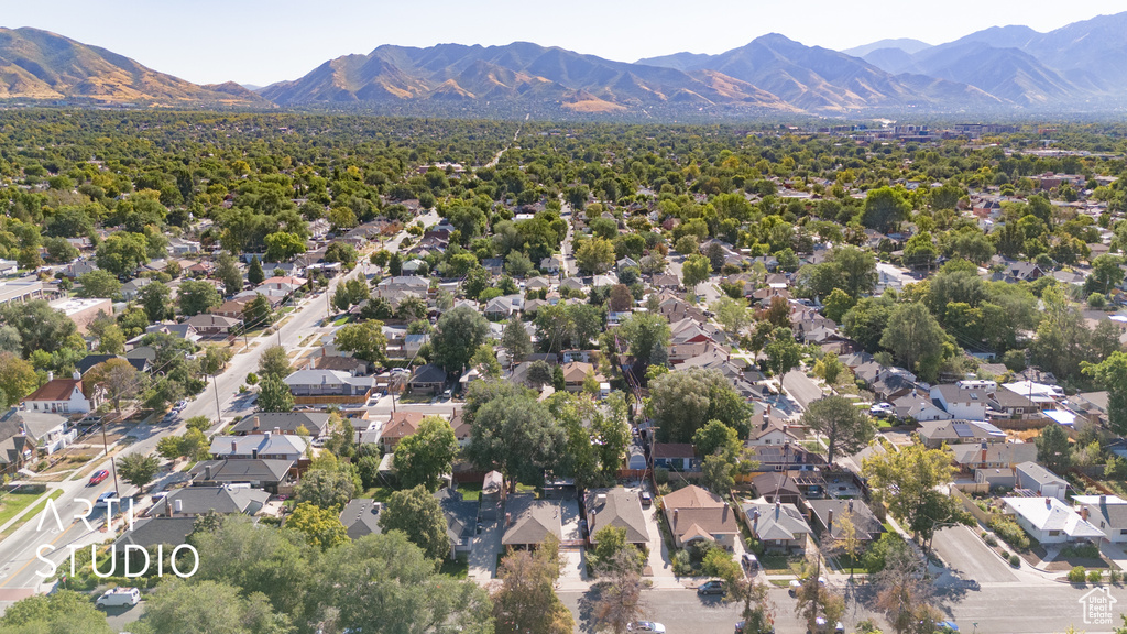 Drone / aerial view featuring a mountain view