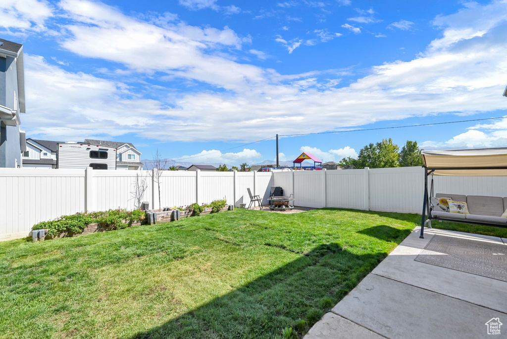 View of yard with a fire pit