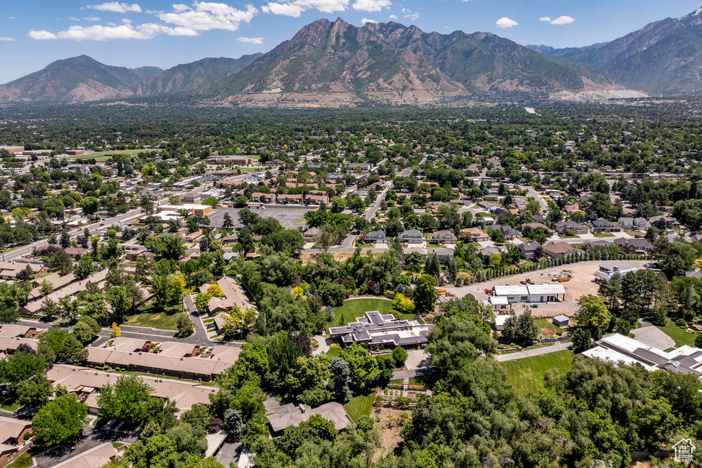 Drone / aerial view featuring a mountain view