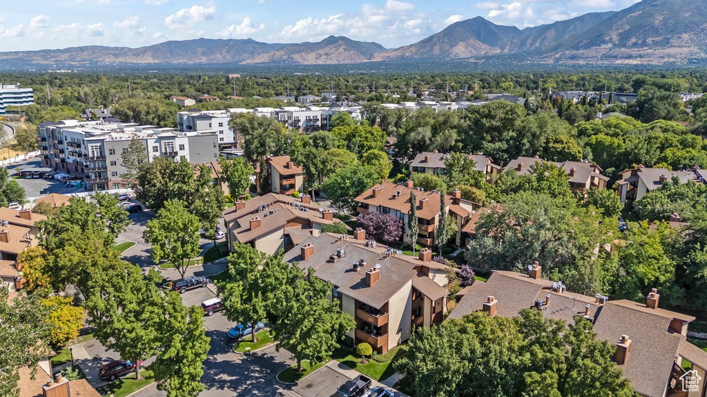 Drone / aerial view featuring a mountain view