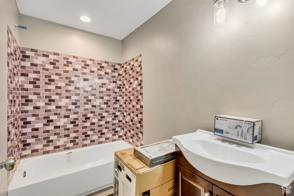 Bathroom with vanity and bathtub / shower combination