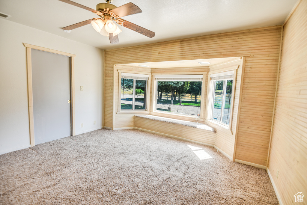 Spare room with carpet flooring and ceiling fan