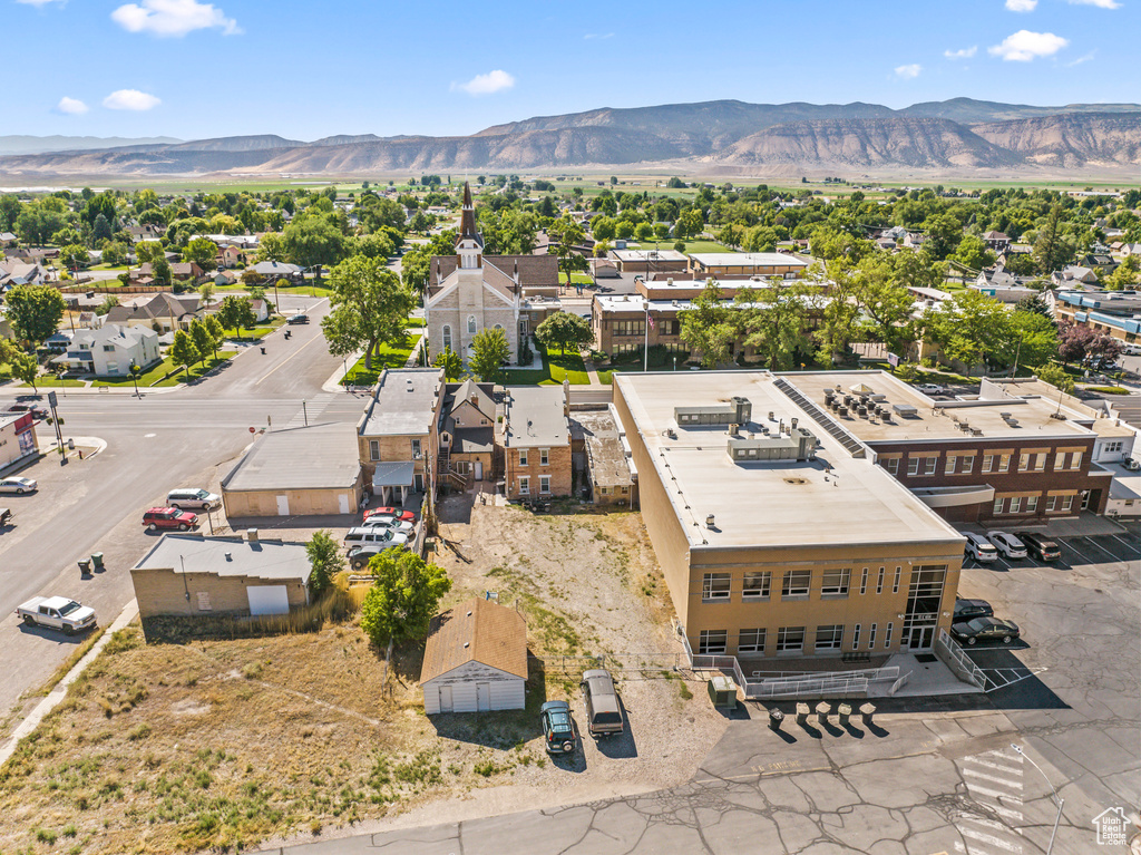 Drone / aerial view featuring a mountain view