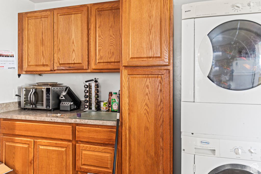 Kitchen with stacked washer / dryer