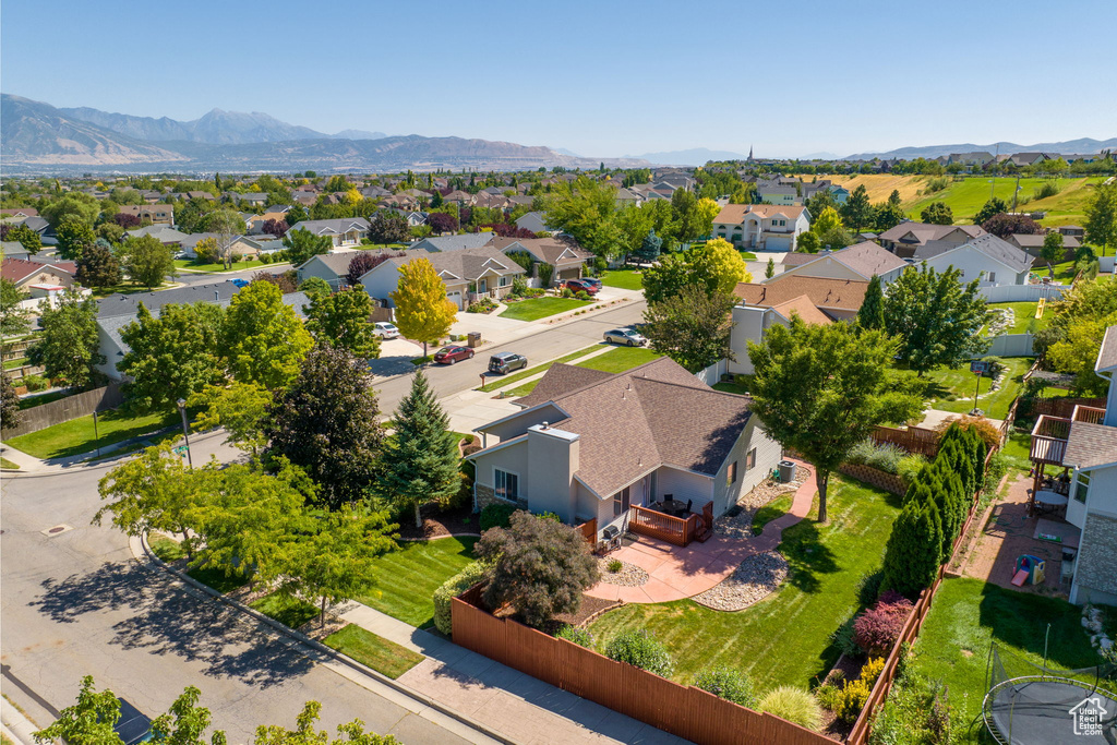 Birds eye view of property featuring a mountain view