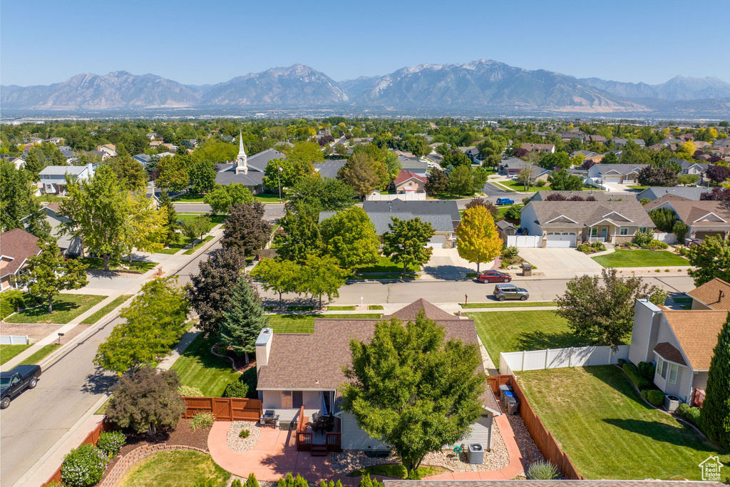 Drone / aerial view featuring a mountain view