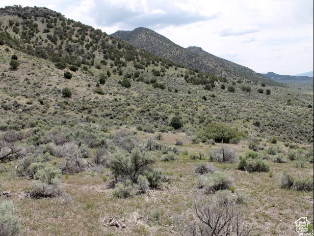 View of mountain feature