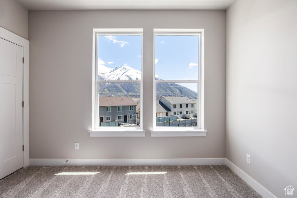 Unfurnished room featuring carpet