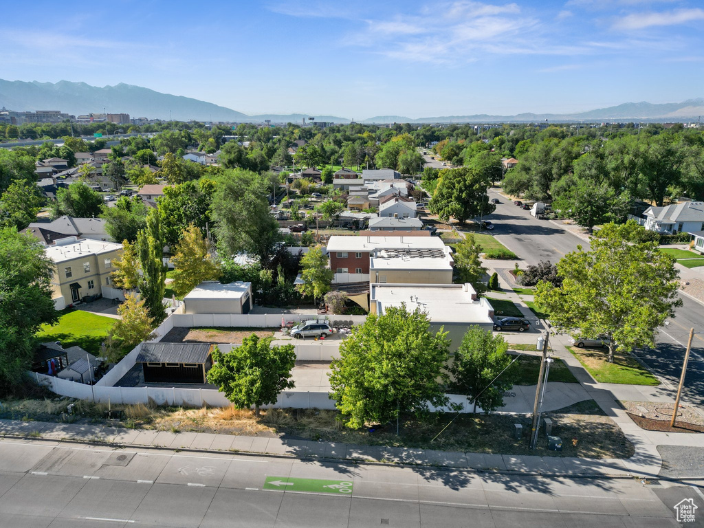 Drone / aerial view featuring a mountain view