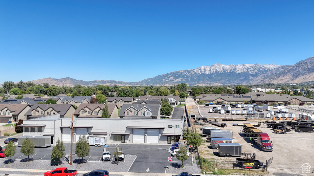 Aerial view with a mountain view