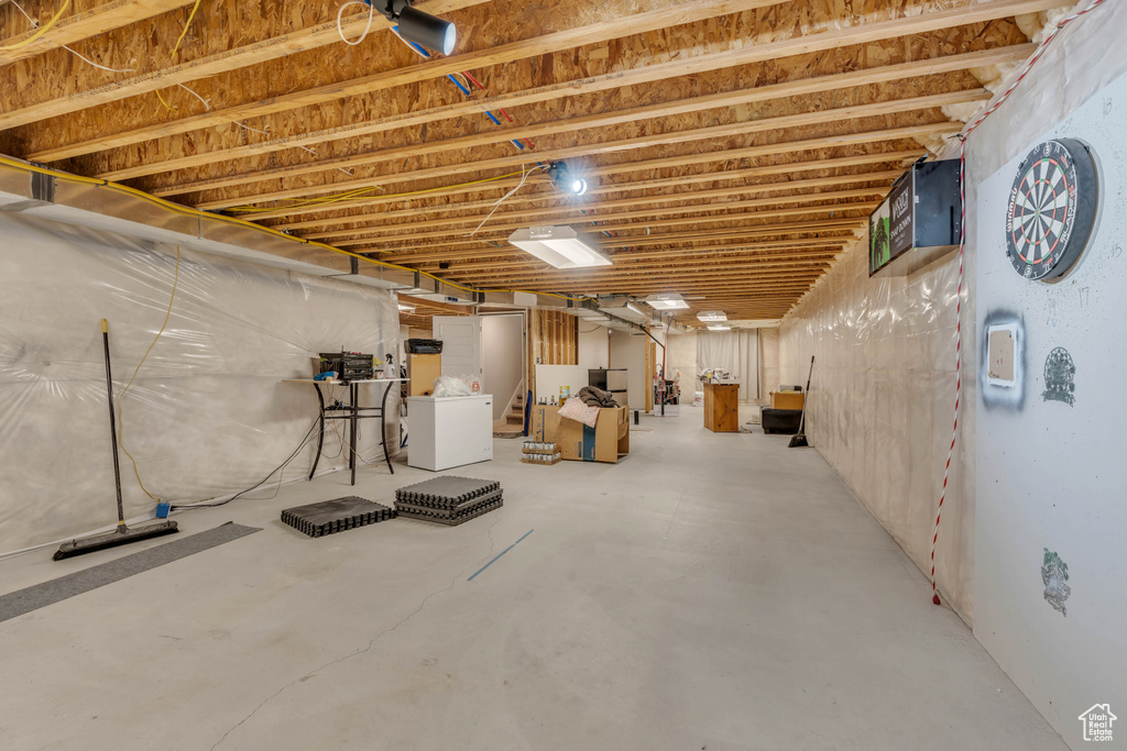 Basement featuring washer / clothes dryer