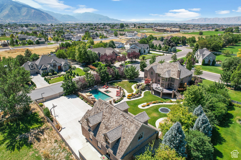 Birds eye view of property featuring a mountain view