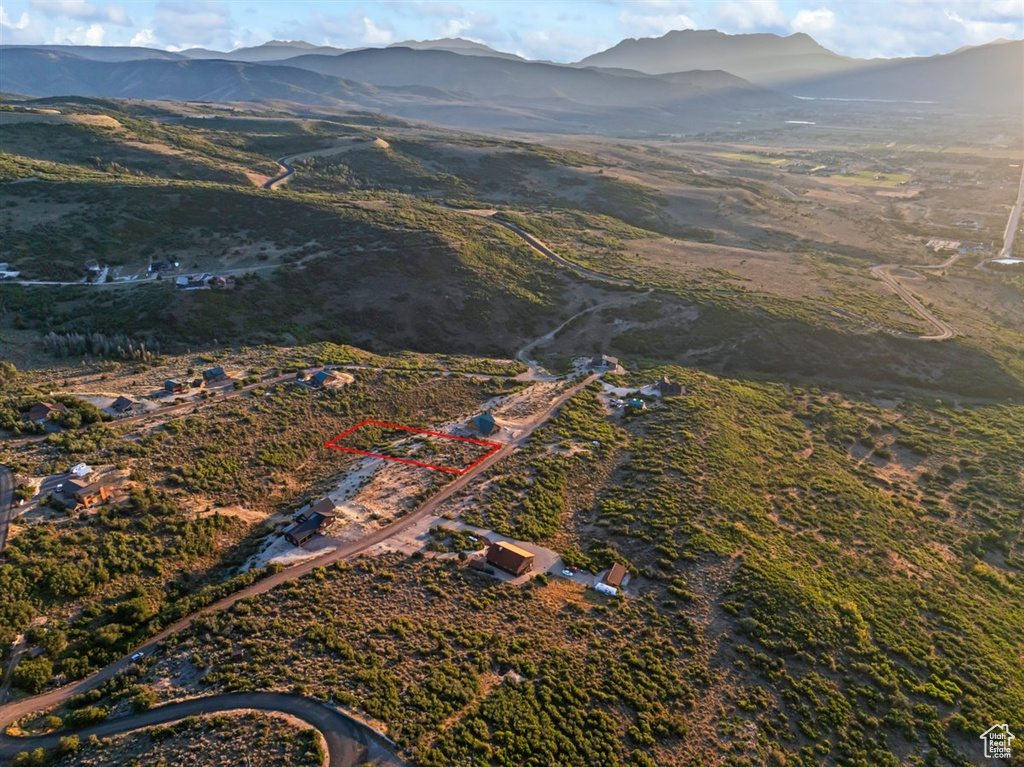 Bird\'s eye view with a mountain view