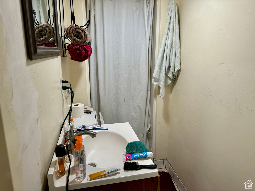 Bathroom with sink