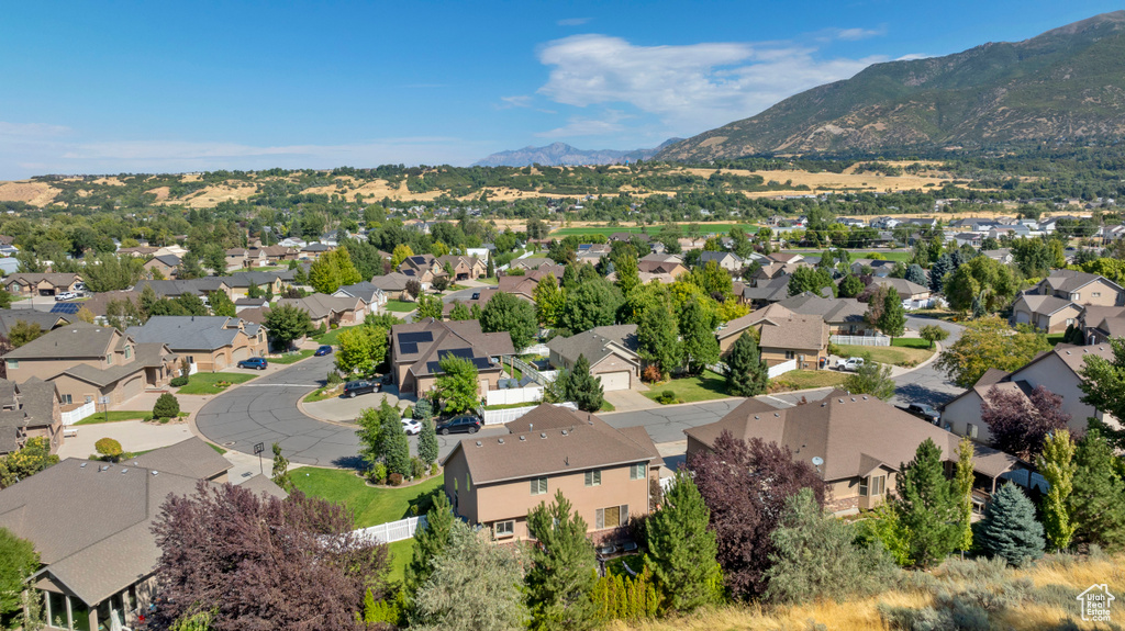 Aerial view with a mountain view