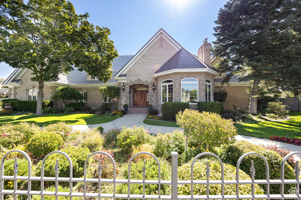 View of front of house featuring a front lawn