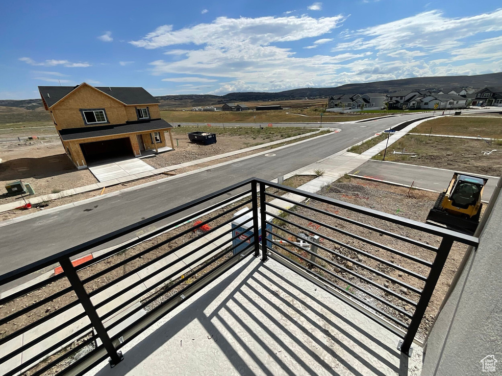 Balcony featuring a mountain view