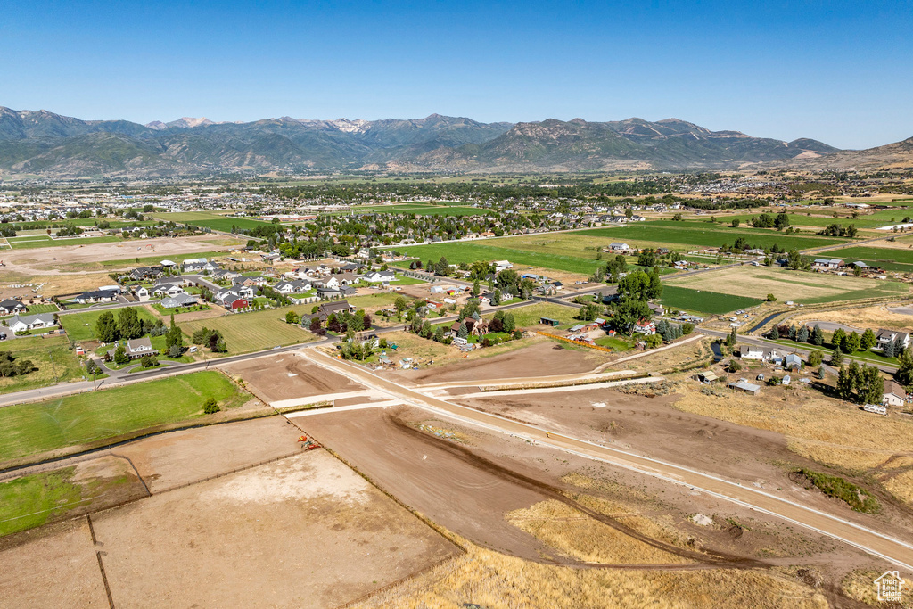 Aerial view with a mountain view