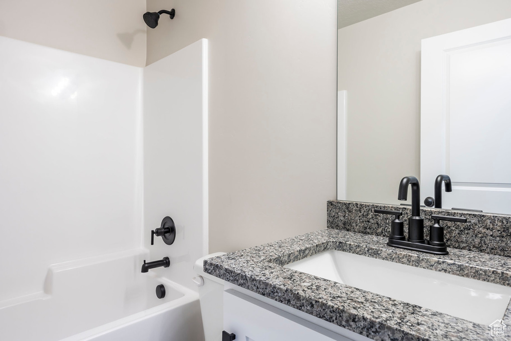 Bathroom with washtub / shower combination and vanity