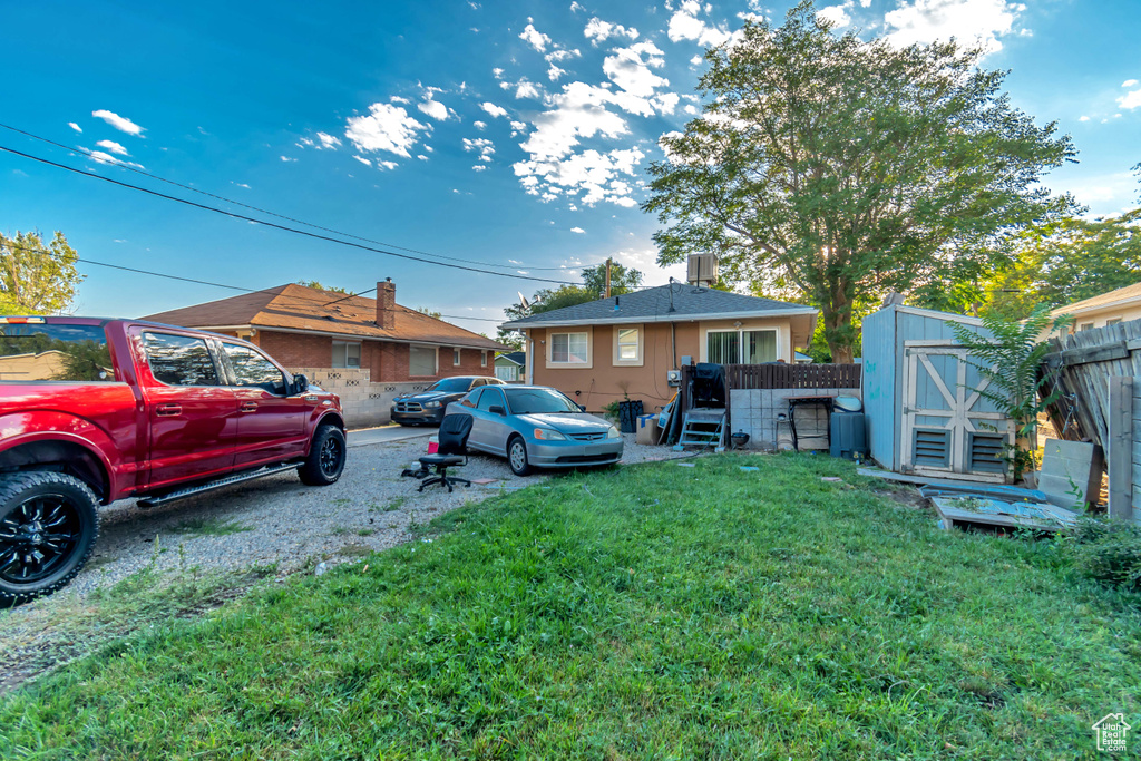 View of yard with a storage shed