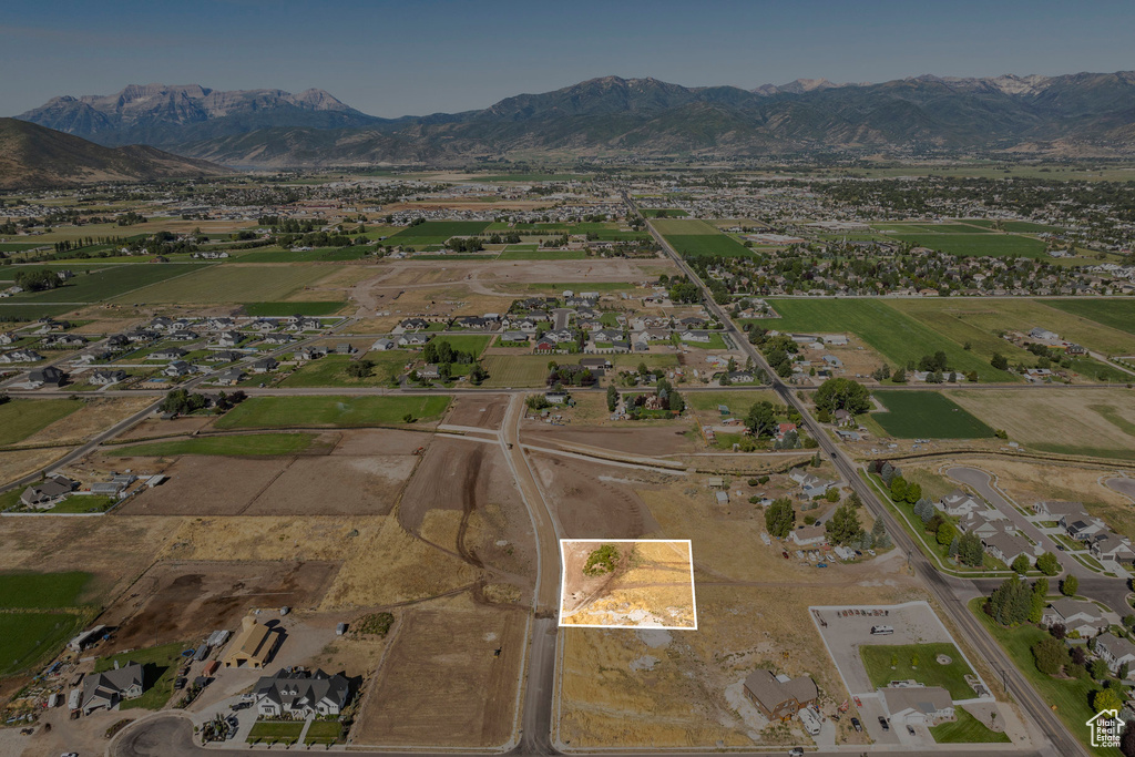 Aerial view with a mountain view