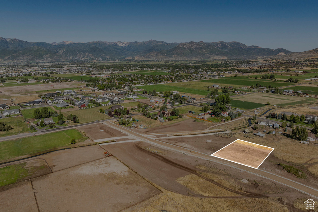 Aerial view with a mountain view