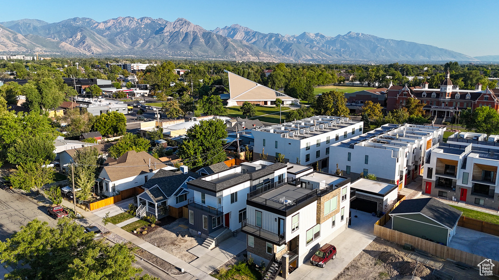 Birds eye view of property featuring a mountain view